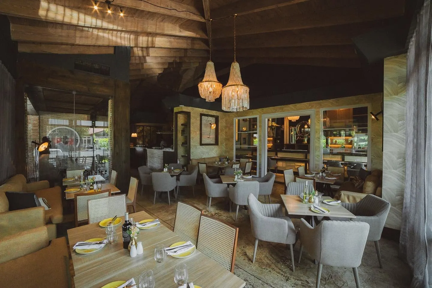 Noah Restaurant & Lounge